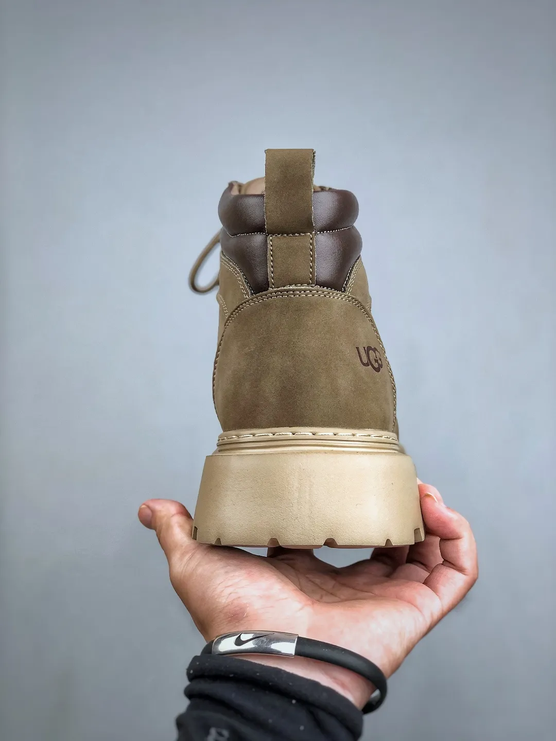 Local pick-up💰560 Support store release New arrival🚀UGG Men's mid-top casual Martin boots series for autumn and winter. Purchasing special quality. High elastic Modern external non-slip rubber foam ultra-light outsole. Lace-up design. Very easy to put on and take off. Made of TPU molded and shaped genuine leather upper material #EVA light wing technology outsole with non-slip, wear resistance and good elasticity. ❗ American light luxury brand [UGG] M Tasman Weather Hybrid Tasman hybrid series medium-cut thick-soled lightweight casual Martin boots" Size: 39-44 (one size larger)